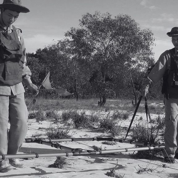 Two operators using an Ebinger UPEX 740 M large-loop detector during a UXO field survey.